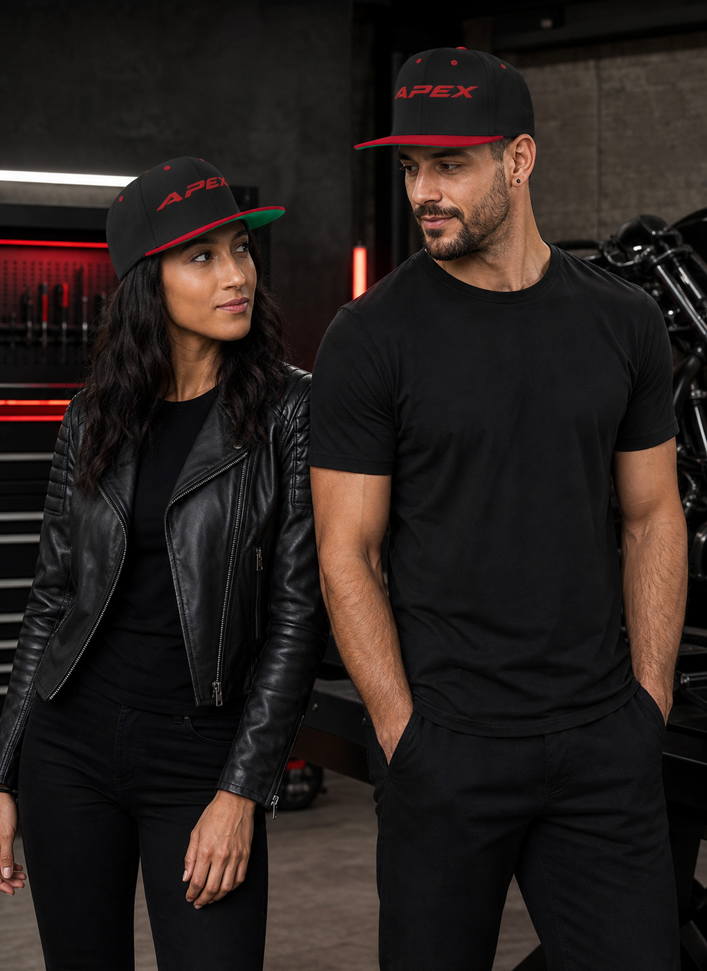 Schwarze Snapback mit rotem ST‑APEX Schriftzug und rotem Schirm